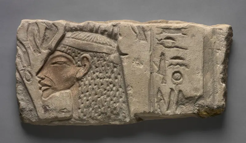 Talatat: Nefertiti Offers to the Aten — تصویر رکورد موزهٔ هنر کلیولند (دسترسی آزاد)