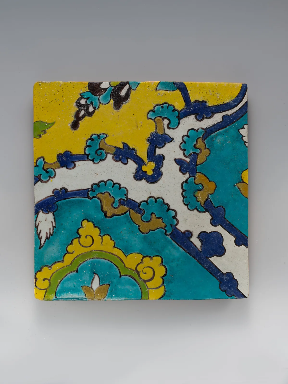 Square Tile Depicting Clouds — تصویر رکورد موزهٔ متروپولیتن (دسترسی آزاد)