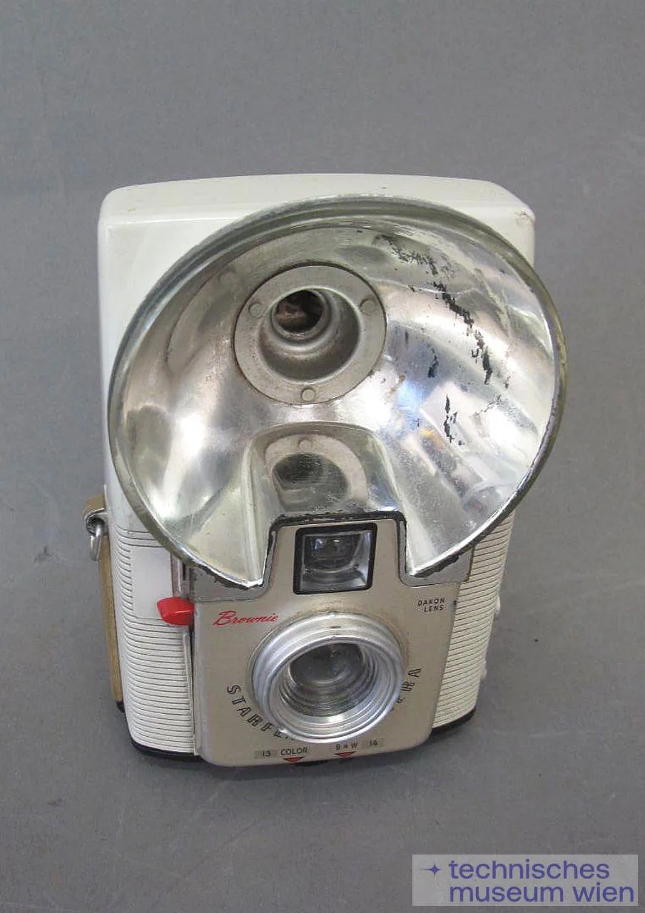 Rollfilmkamera Kodak Brownie Starflash Camera — تصویر رکورد یوروپیانا — شمارهٔ رکورد a9d8 dca299cd1a9a