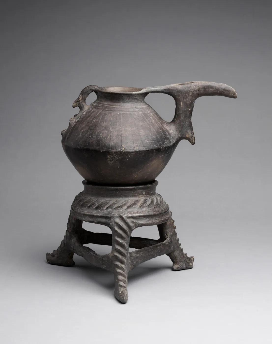 Spouted jar — تصویر رکورد موزهٔ متروپولیتن (دسترسی آزاد)