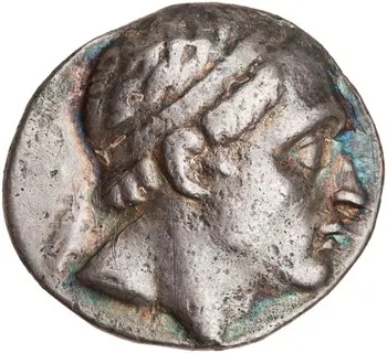 روی نمونهٔ موزه‌ای 1944.100.73690 از این تیپ