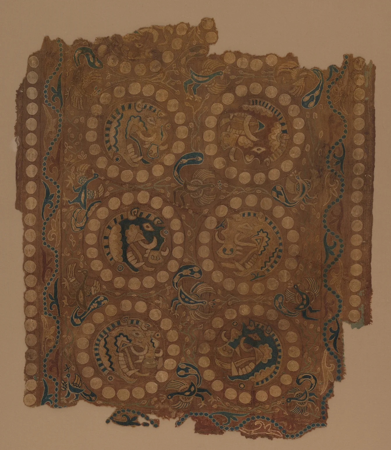 Textile with Boar's Head Roundels — تصویر رکورد موزهٔ متروپولیتن (دسترسی آزاد)