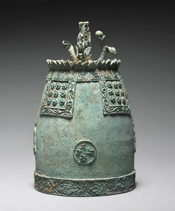 Bronze Ritual Bell — تصویر رکورد موزهٔ هنر کلیولند (دسترسی آزاد)