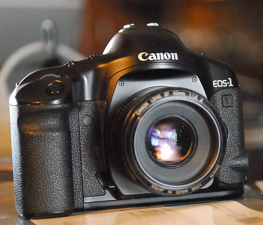 Canon EOS-1v — تصویر رکورد ویکی‌داده