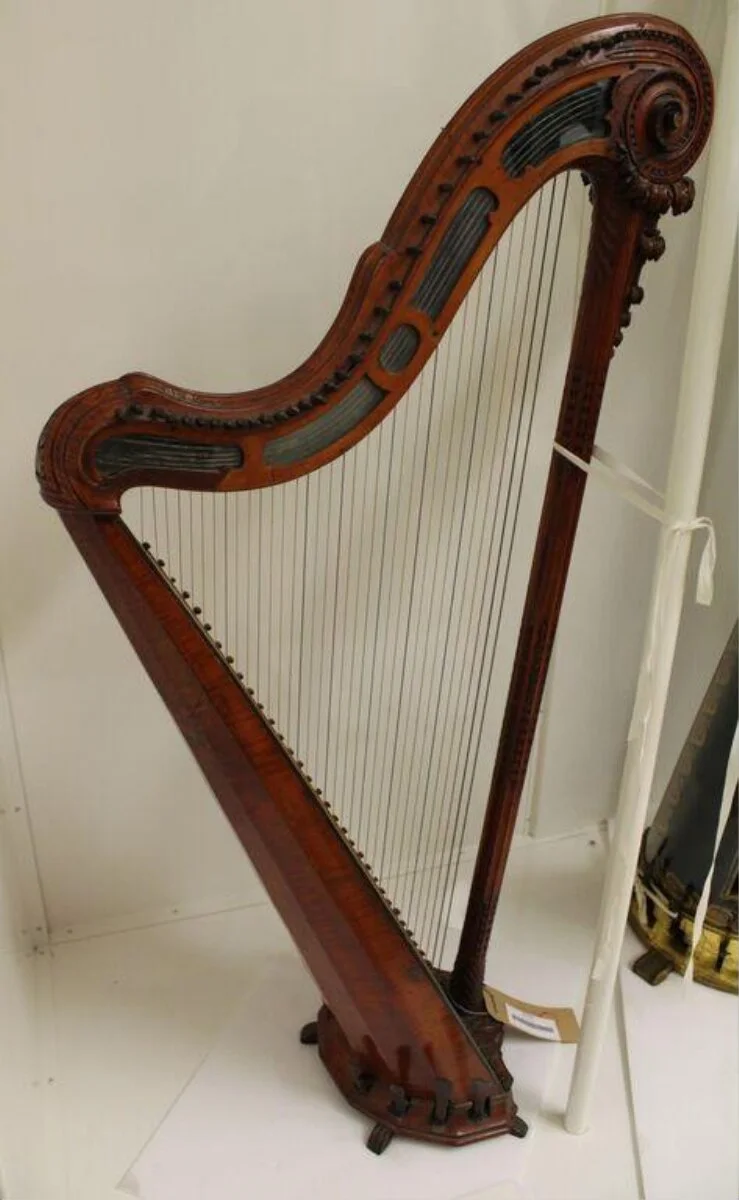 Harp — تصویر رکورد موزهٔ ویکتوریا و آلبرت