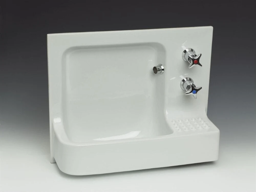 'Barbican' hand rinse basin (model 14008) — تصویر رکورد موزهٔ ویکتوریا و آلبرت