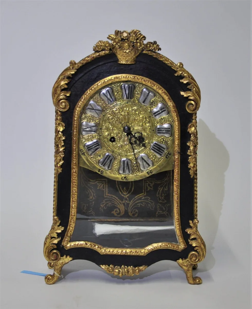 Pendule mit Wandkonsole — تصویر رکورد یوروپیانا