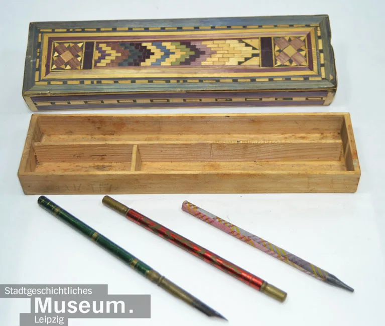 Schieferkasten mit Stift und Griffel — تصویر رکورد یوروپیانا