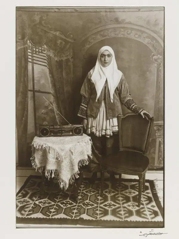 Photograph: Qajar — تصویر رکورد موزهٔ ویکتوریا و آلبرت — شمارهٔ رکورد E.362-2010