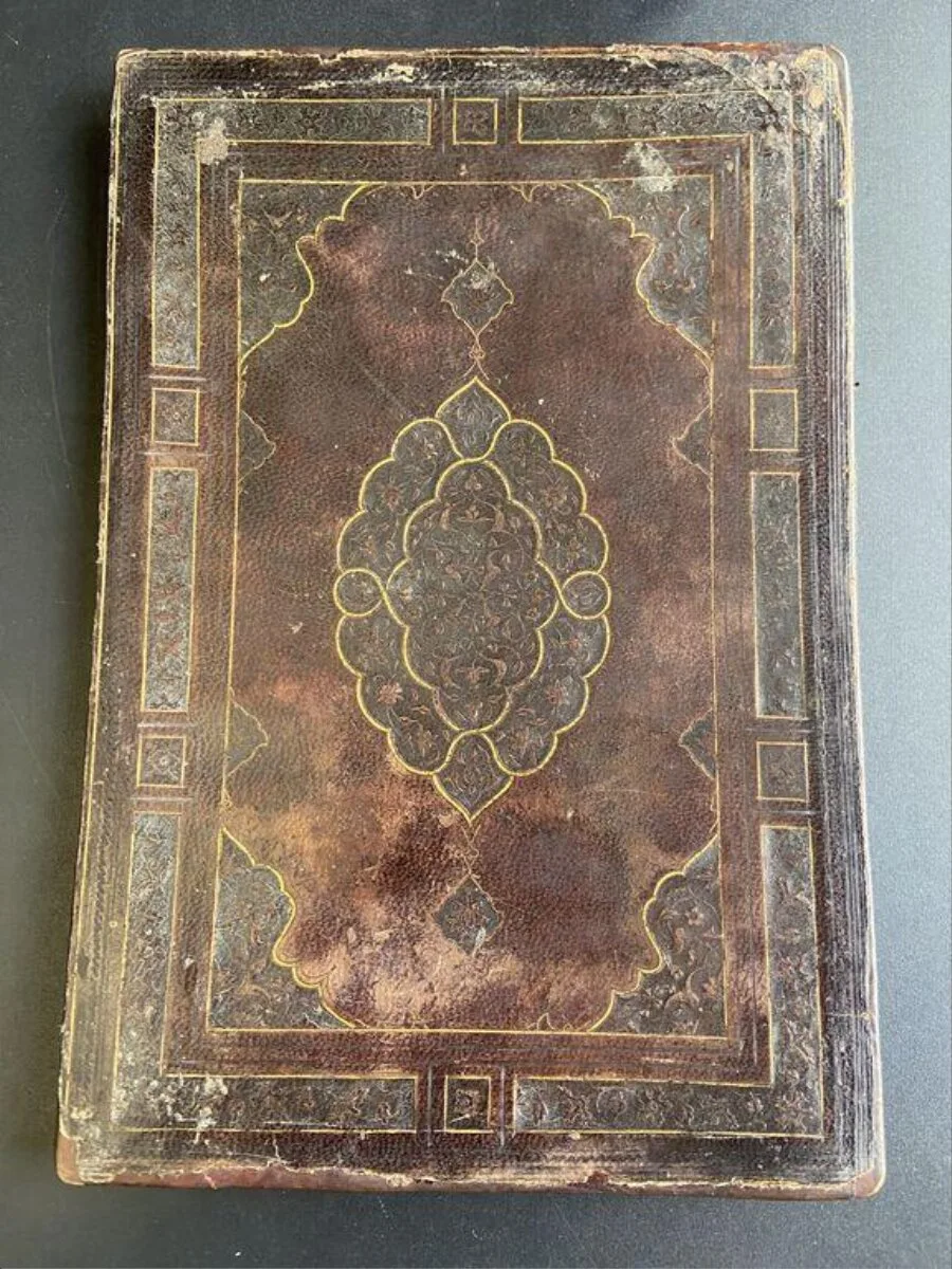 Detached binding — تصویر رکورد موزهٔ ویکتوریا و آلبرت
