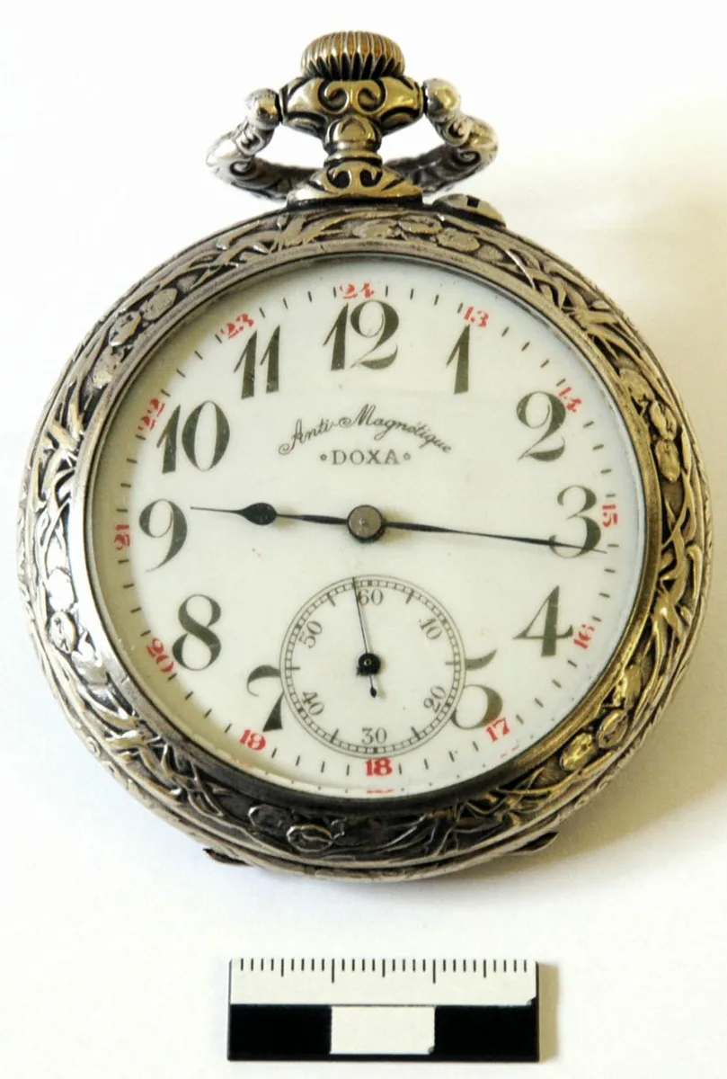 Taschenuhr mit Eisenbahnmotiv — تصویر رکورد یوروپیانا
