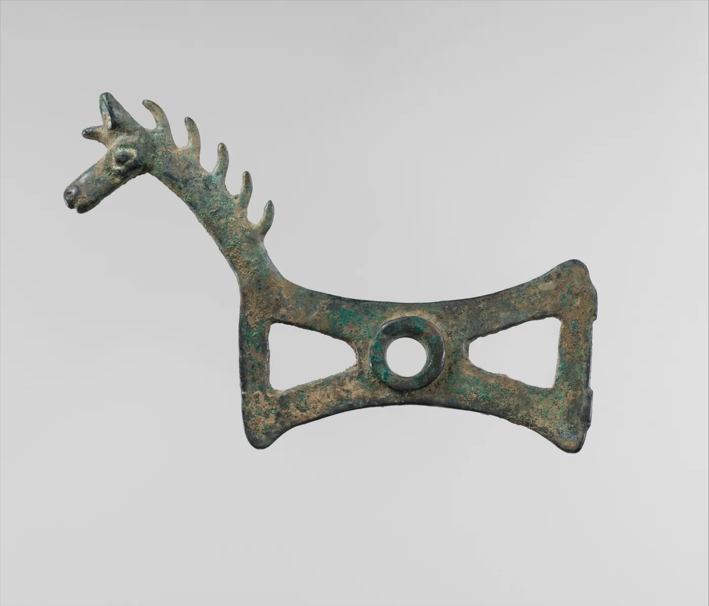Horse bit cheekpiece in form of a horse — تصویر رکورد موزهٔ متروپولیتن (دسترسی آزاد)