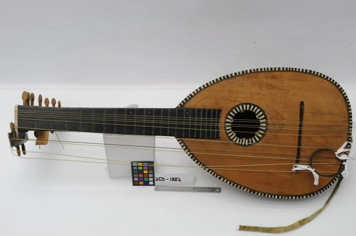 Lute — تصویر رکورد موزهٔ ویکتوریا و آلبرت