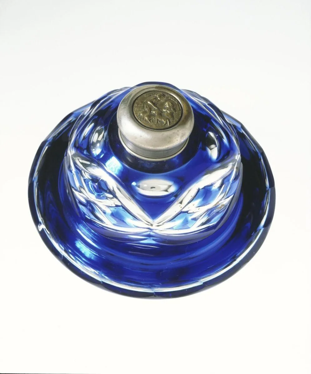 Inkstand — تصویر رکورد موزهٔ ویکتوریا و آلبرت
