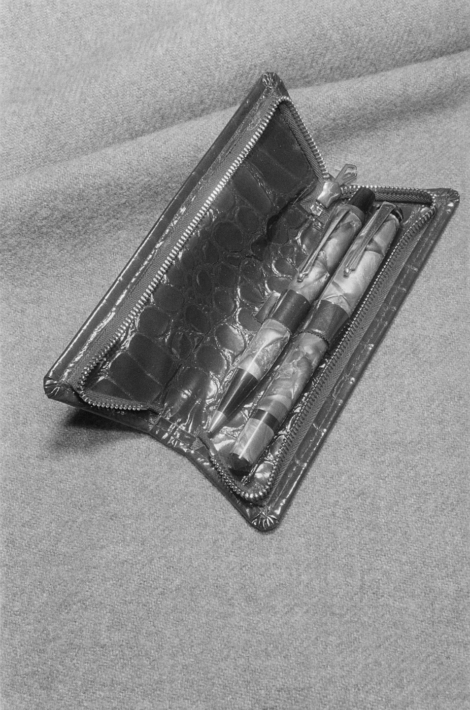 Etui mit Kugelschreiber und Füllfederhalter — تصویر رکورد یوروپیانا — شمارهٔ رکورد 6WRL4UGGLOBKYMPHZVCICTMC
