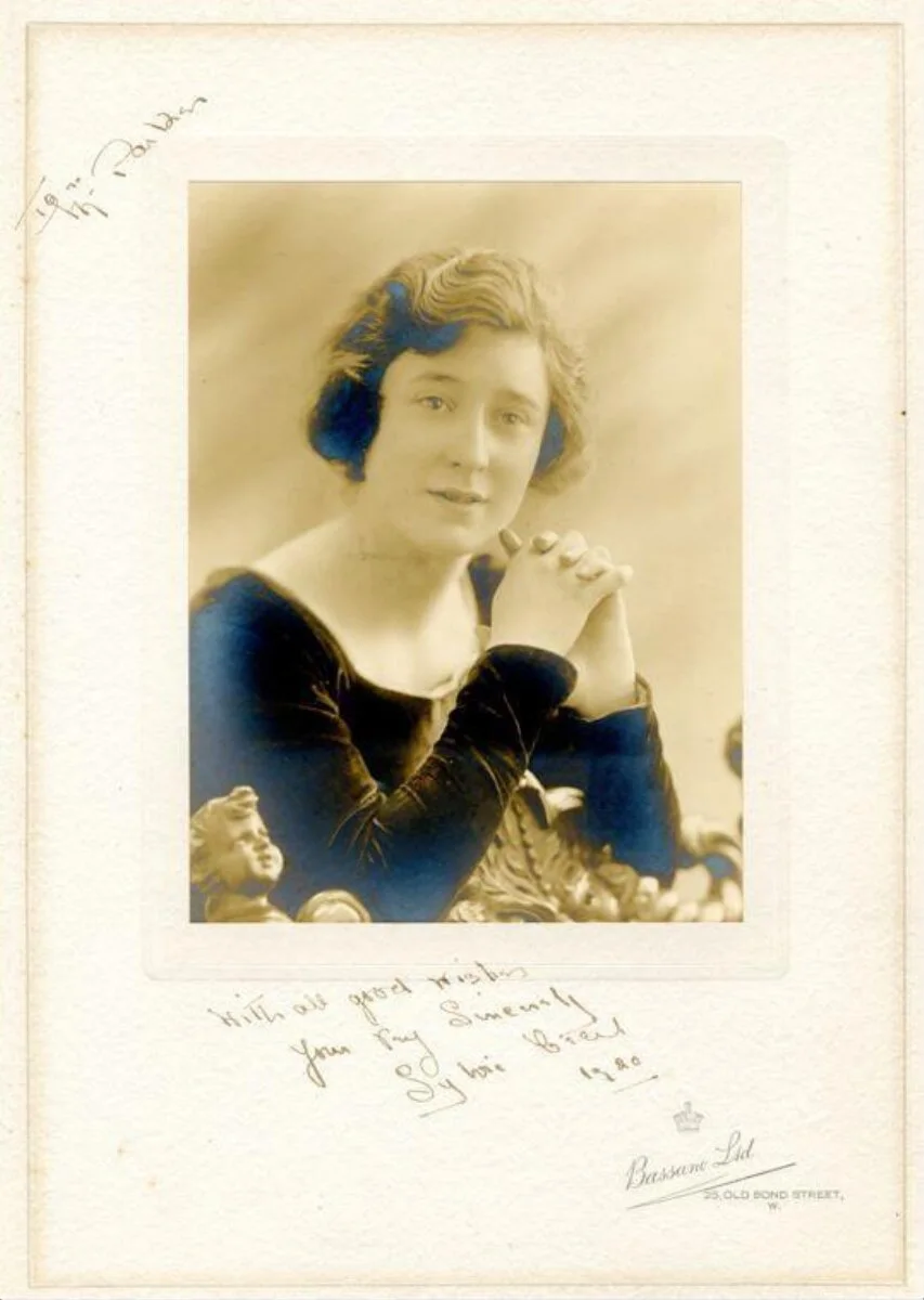 Photograph of Sylvia Cecil — تصویر رکورد موزهٔ ویکتوریا و آلبرت