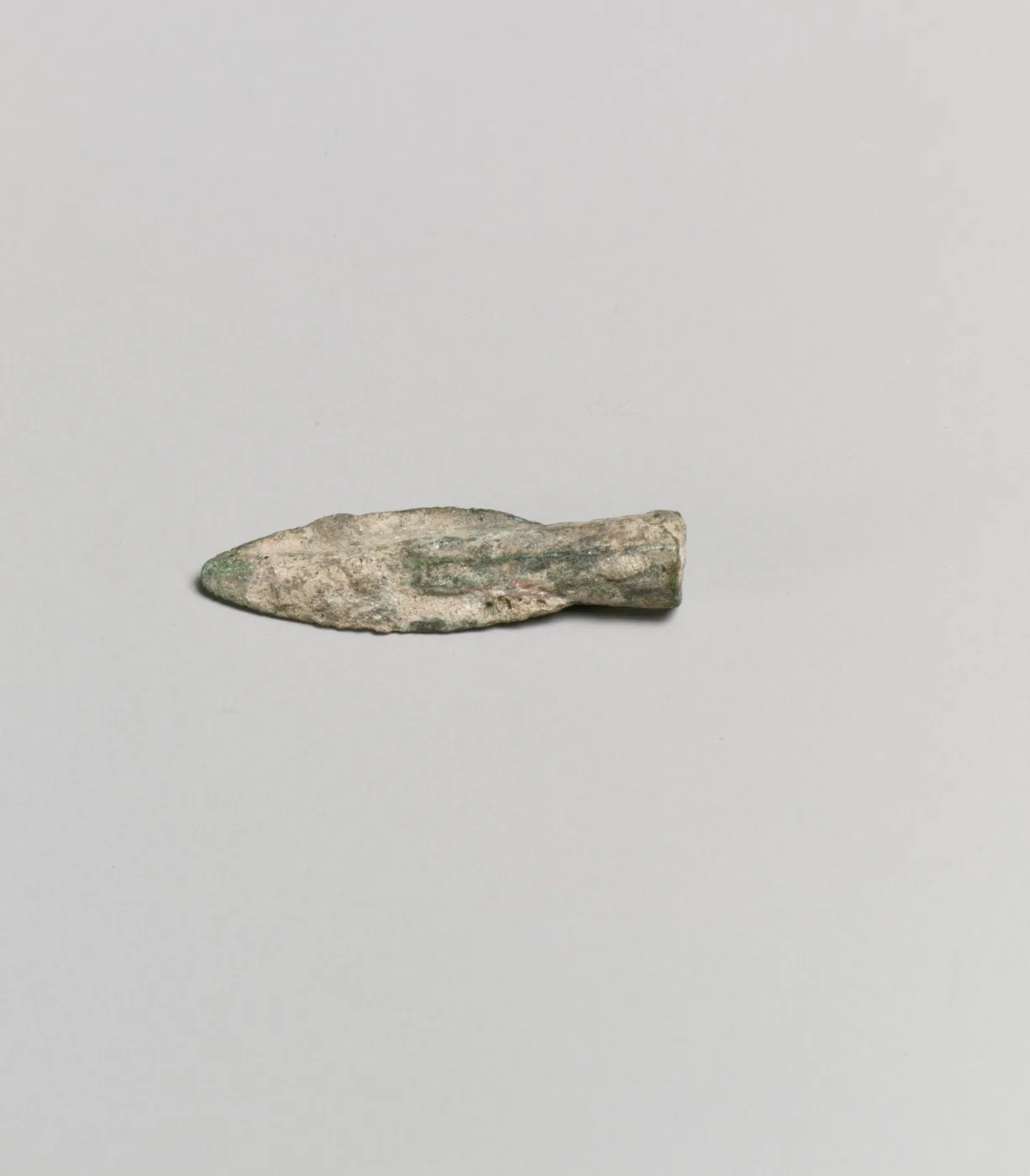 Bronze arrowhead — تصویر رکورد موزهٔ متروپولیتن (دسترسی آزاد)