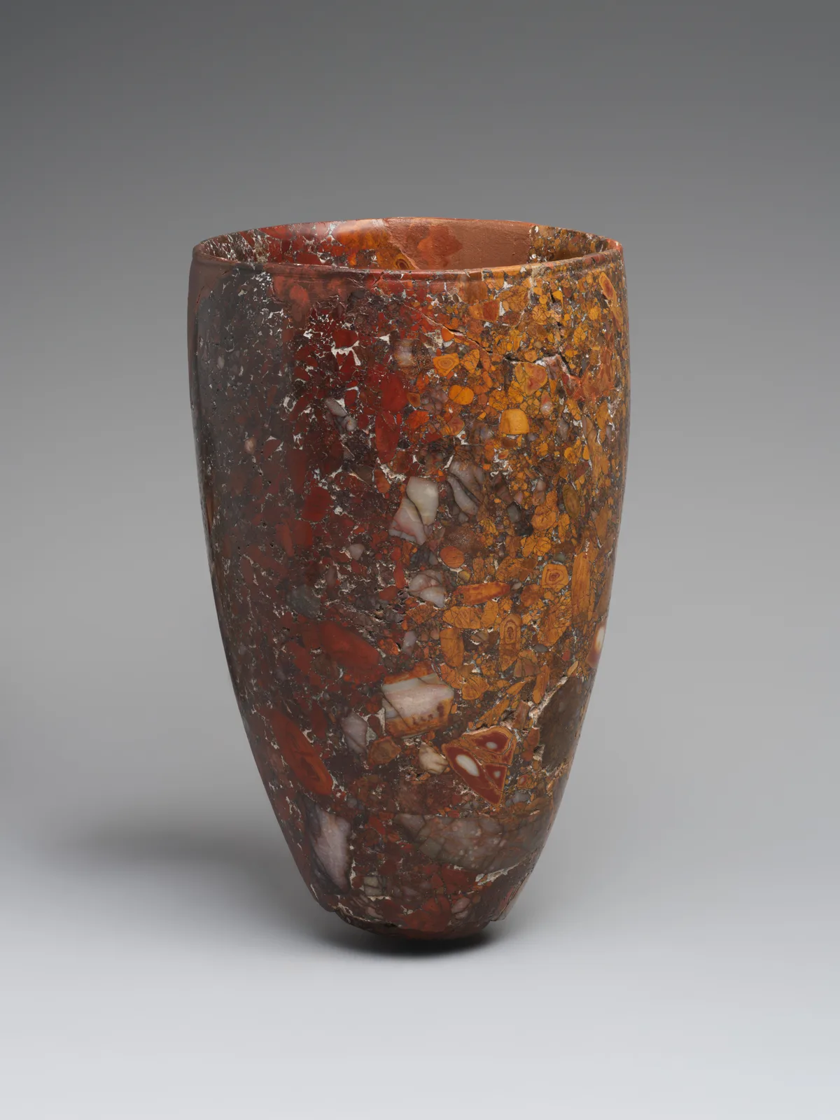 Beaker with bronze pin in base — تصویر رکورد موزهٔ متروپولیتن (دسترسی آزاد)
