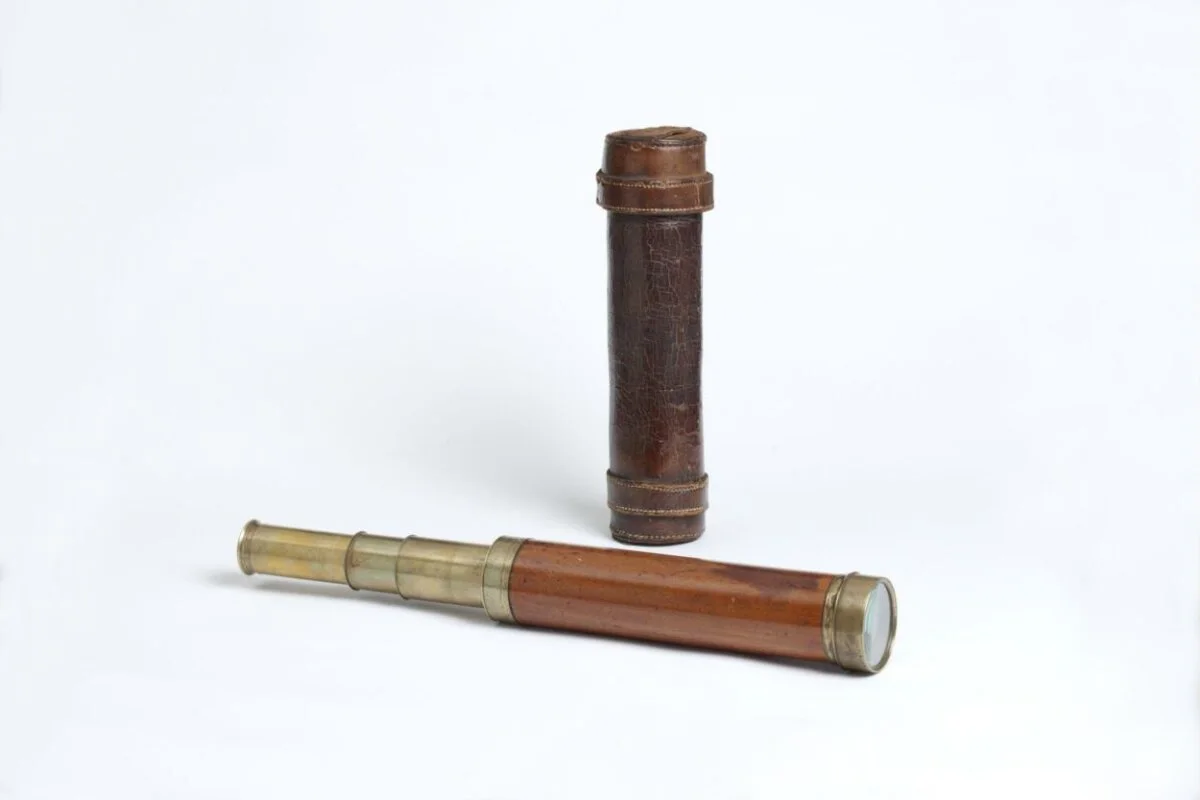 Achromatic telescope — تصویر رکورد موزهٔ ویکتوریا و آلبرت