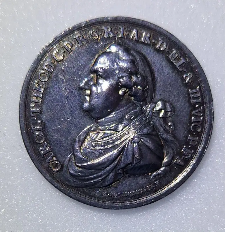 Medal — تصویر رکورد موزهٔ ویکتوریا و آلبرت