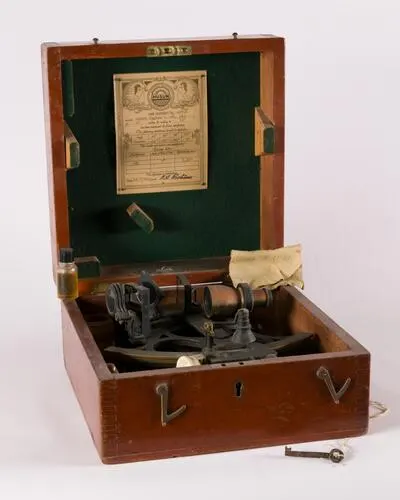 Sextant in Original Box — تصویر رکورد یوروپیانا