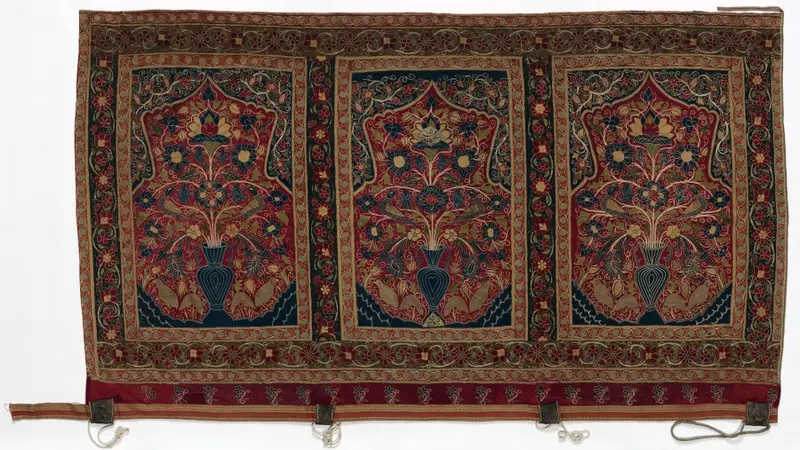 Royal Round Tent made for Muhammad Shah (wall panel with three design units) — تصویر رکورد موزهٔ هنر کلیولند (دسترسی آزاد)