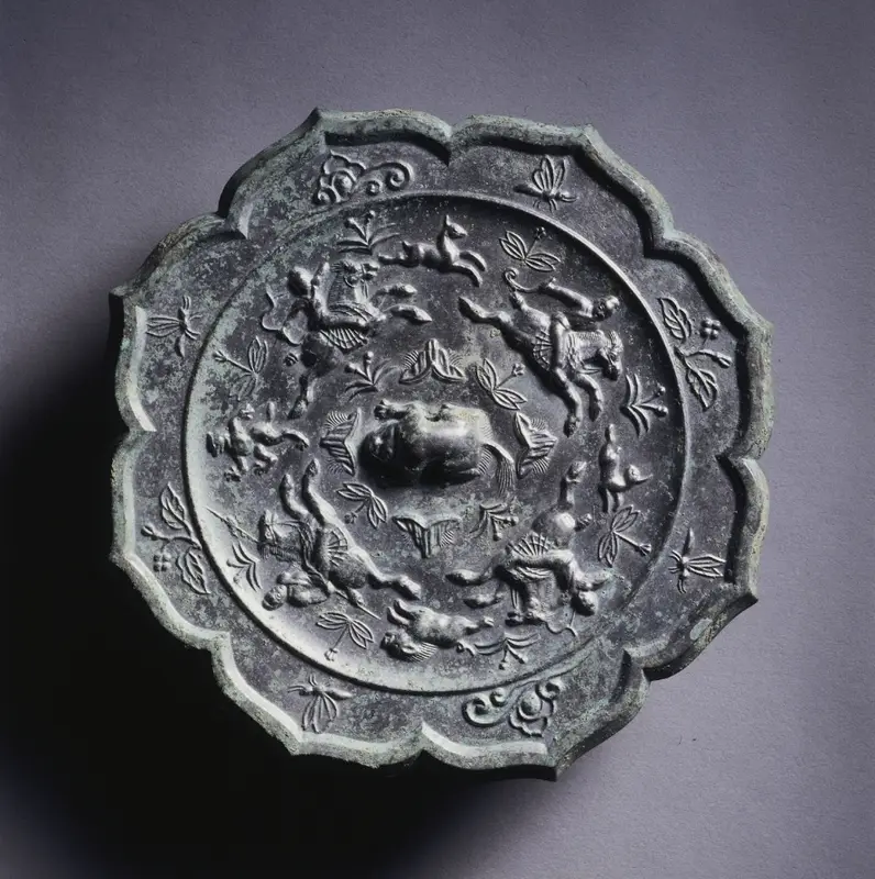 Octafoil Mirror with Hunters and Prey — تصویر رکورد موزهٔ هنر کلیولند (دسترسی آزاد)