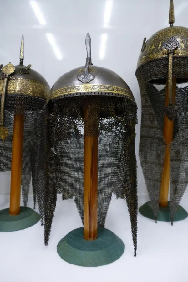 Helmet — تصویر رکورد موزهٔ ویکتوریا و آلبرت