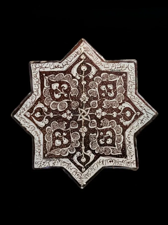 Tile — تصویر رکورد موزهٔ ویکتوریا و آلبرت
