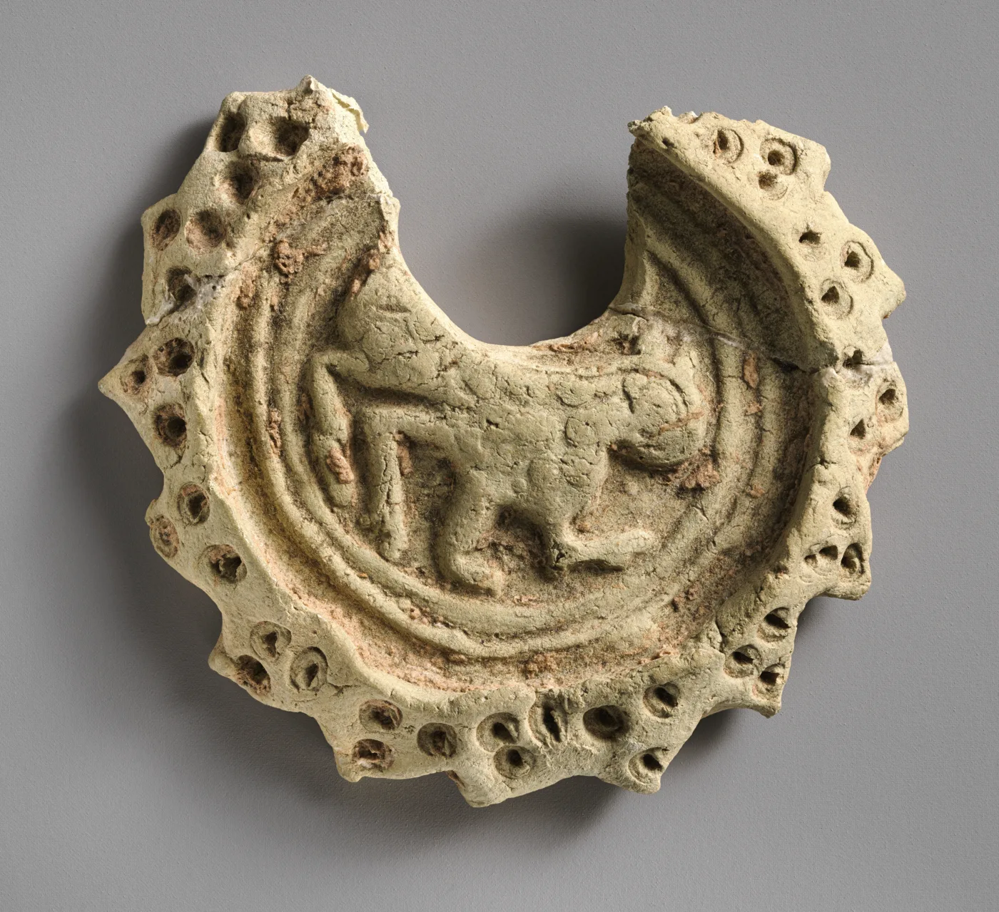 Vessel lid — تصویر رکورد موزهٔ متروپولیتن (دسترسی آزاد)