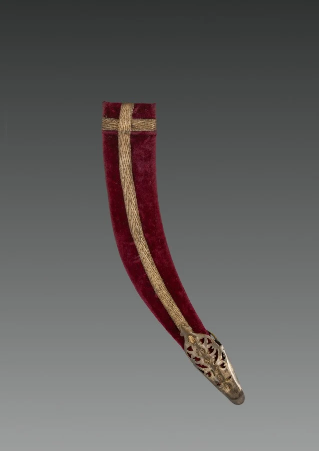 Dagger (red velvet case) — تصویر رکورد موزهٔ هنر کلیولند (دسترسی آزاد)