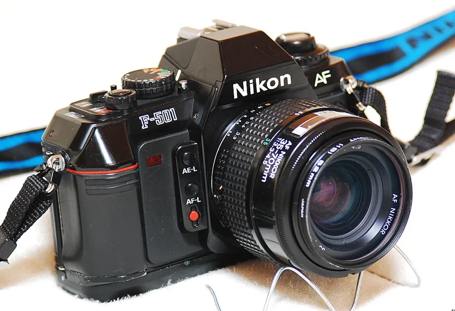 Nikon F-501 — تصویر رکورد ویکی‌داده