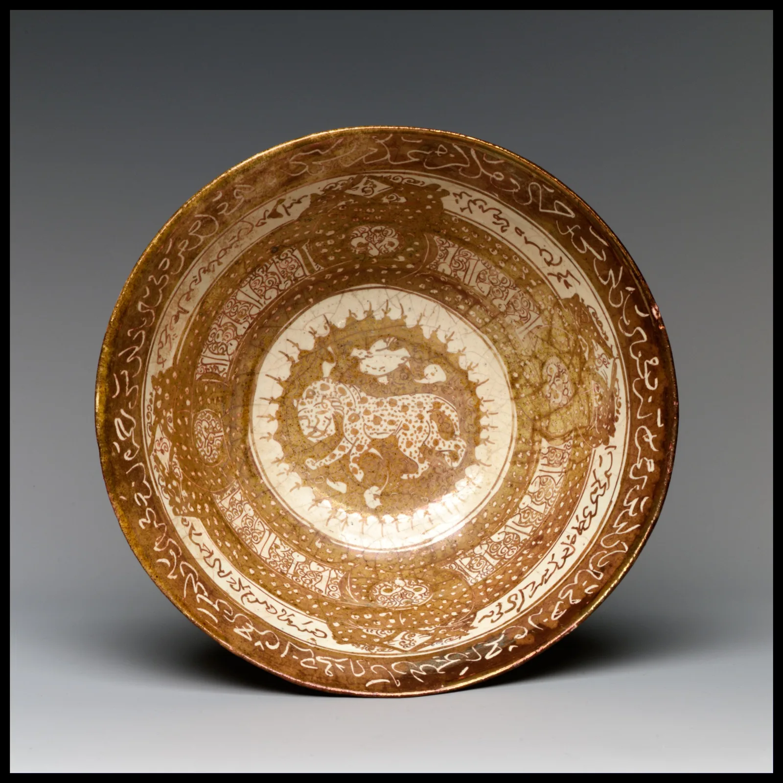 Bowl with Leopard — تصویر رکورد موزهٔ متروپولیتن (دسترسی آزاد)