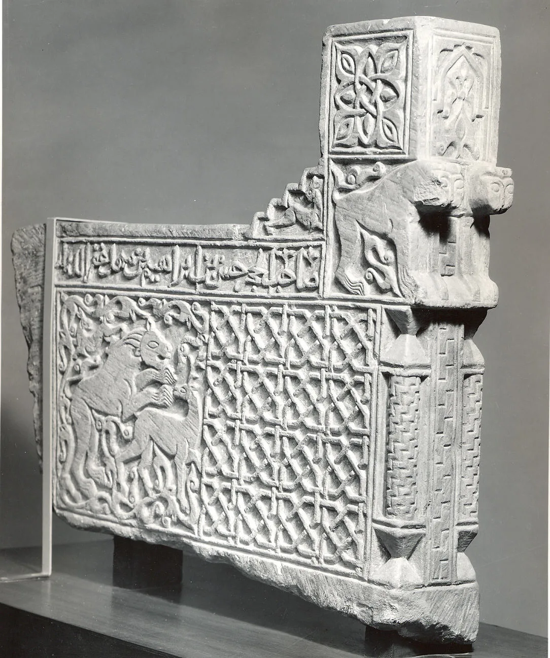 End of Balustrade — تصویر رکورد موزهٔ متروپولیتن (دسترسی آزاد)
