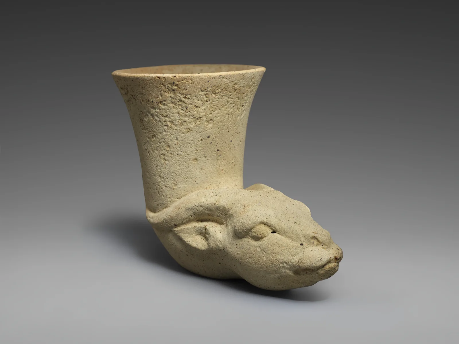 Vessel terminating in the head of an antelope — تصویر رکورد موزهٔ متروپولیتن (دسترسی آزاد)