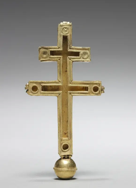 Double-Arm Reliquary Cross — تصویر رکورد موزهٔ هنر کلیولند (دسترسی آزاد)