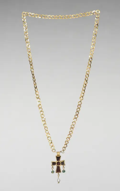 Chain with Pendant Cross — تصویر رکورد موزهٔ هنر کلیولند (دسترسی آزاد)