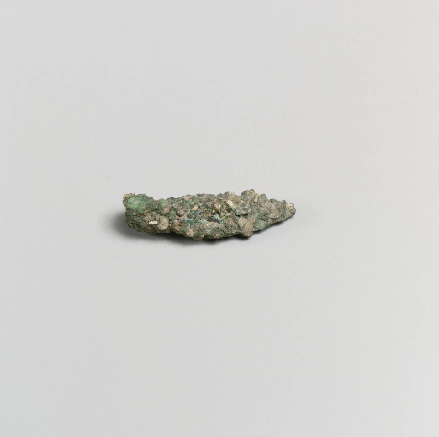 Bronze arrowhead — تصویر رکورد موزهٔ متروپولیتن (دسترسی آزاد)