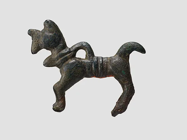آویز — نمای تکمیلی ثبت‌شده در رکورد موزه