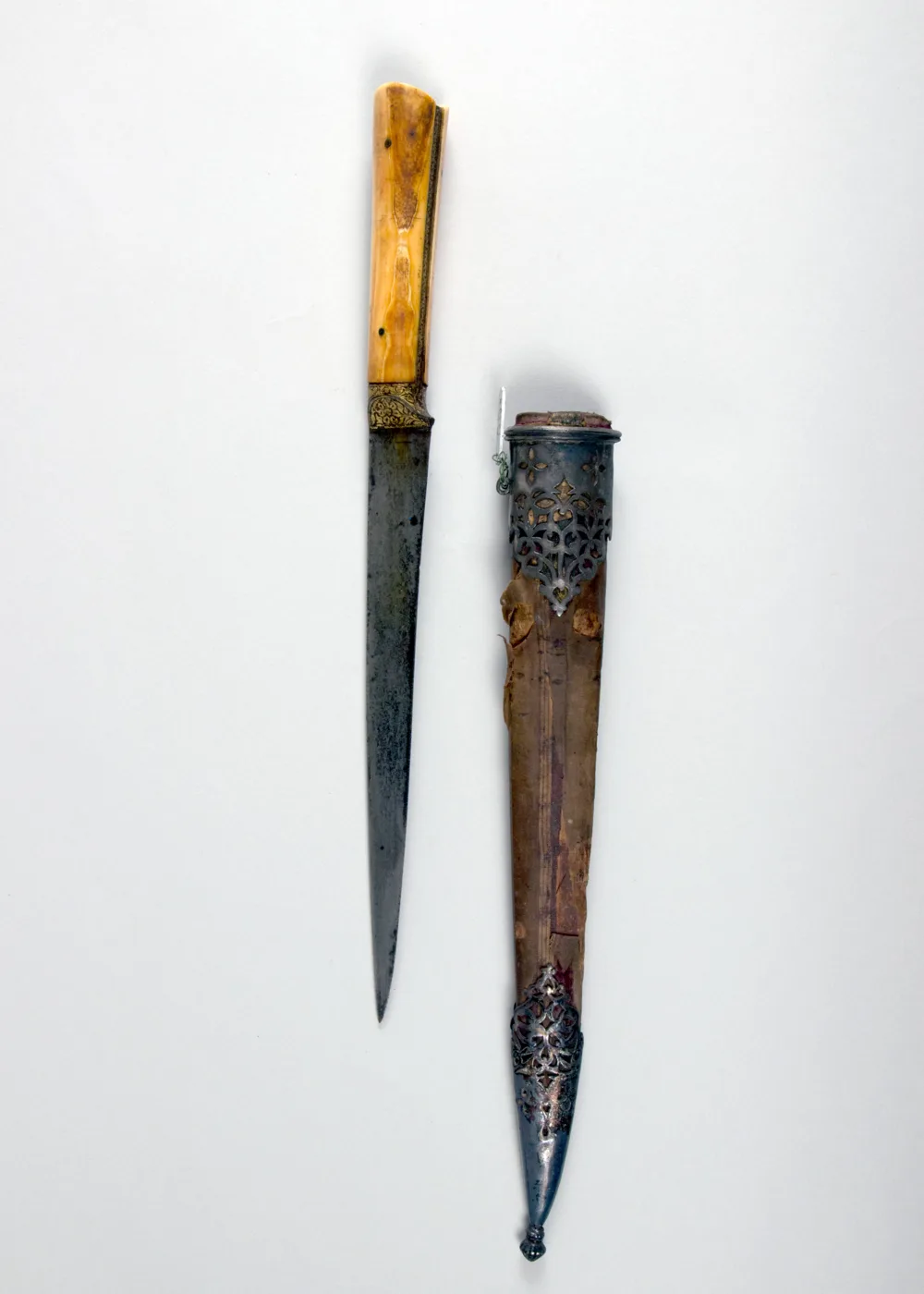 Knife (Kard) with Sheath — تصویر رکورد موزهٔ متروپولیتن (دسترسی آزاد)
