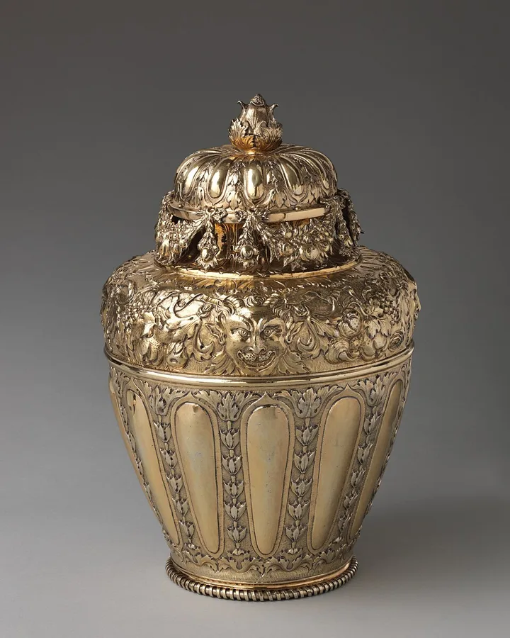 Vase with cover (one of a pair) — تصویر رکورد ویکیداده