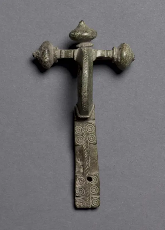 Cross-bow Fibula — تصویر رکورد موزهٔ هنر کلیولند (دسترسی آزاد) — شمارهٔ رکورد 1970.87
