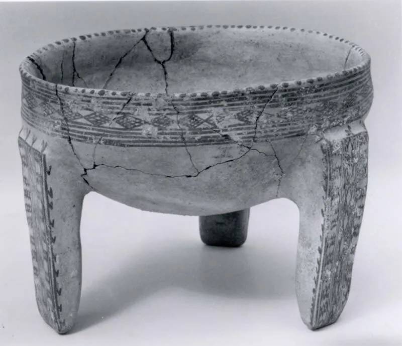 Tripod vessel — تصویر رکورد موزهٔ متروپولیتن (دسترسی آزاد)