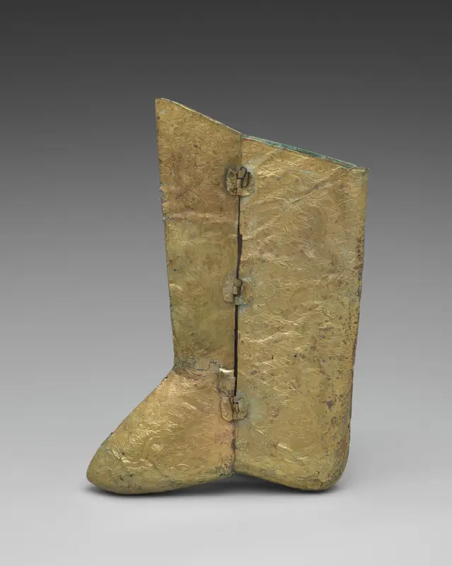 Gilt-bronze Boot, One of a Pair — تصویر رکورد موزهٔ هنر کلیولند (دسترسی آزاد)