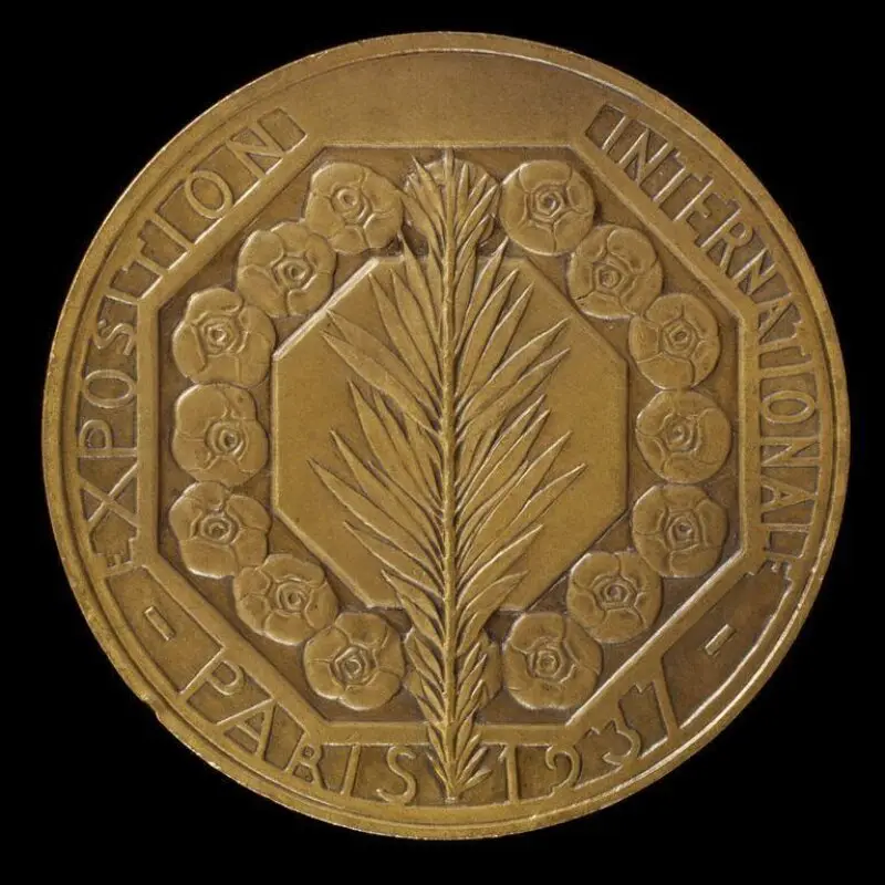 Medal: International Exhibition Paris 1937 — تصویر رکورد موزهٔ ویکتوریا و آلبرت