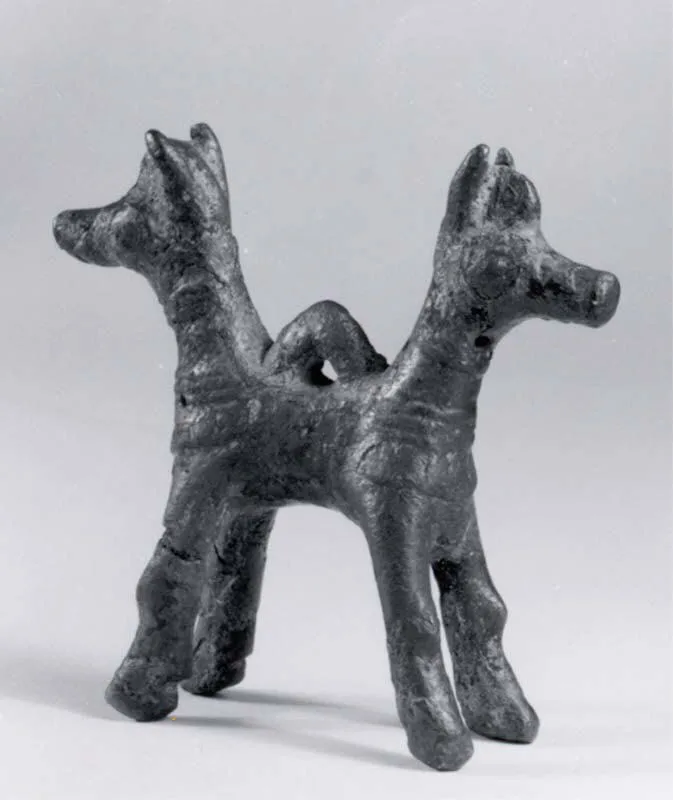 Pendant in the form of two addorsed horses — تصویر رکورد موزهٔ متروپولیتن (دسترسی آزاد)