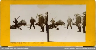 Alexis Machuron with a captured Fox. Further Norselius, EhrensVidare, Strindberg with the camera and Lembke on the right. Stereo image. — تصویر رکورد یوروپیانا