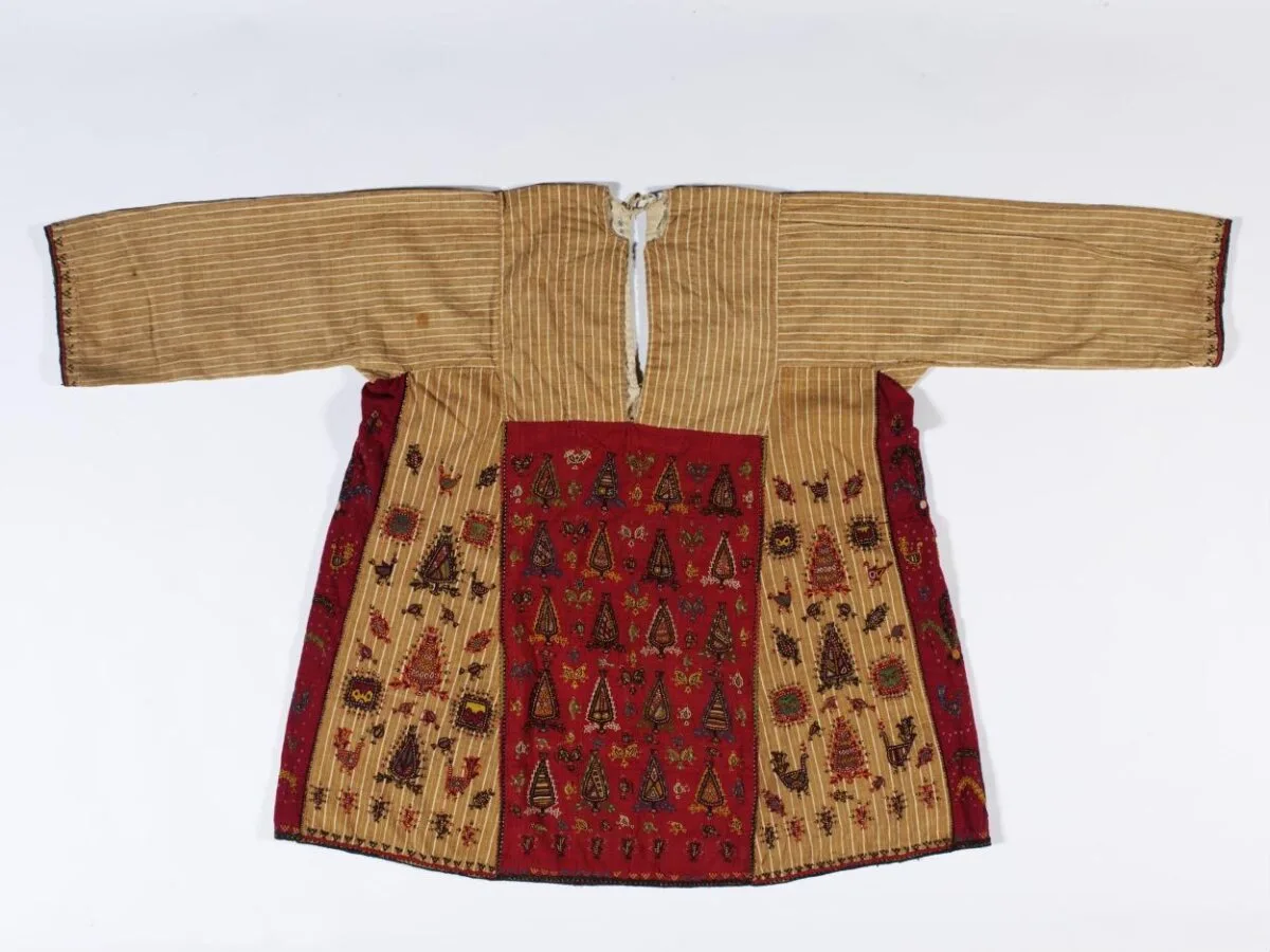 Tunic — تصویر رکورد موزهٔ ویکتوریا و آلبرت