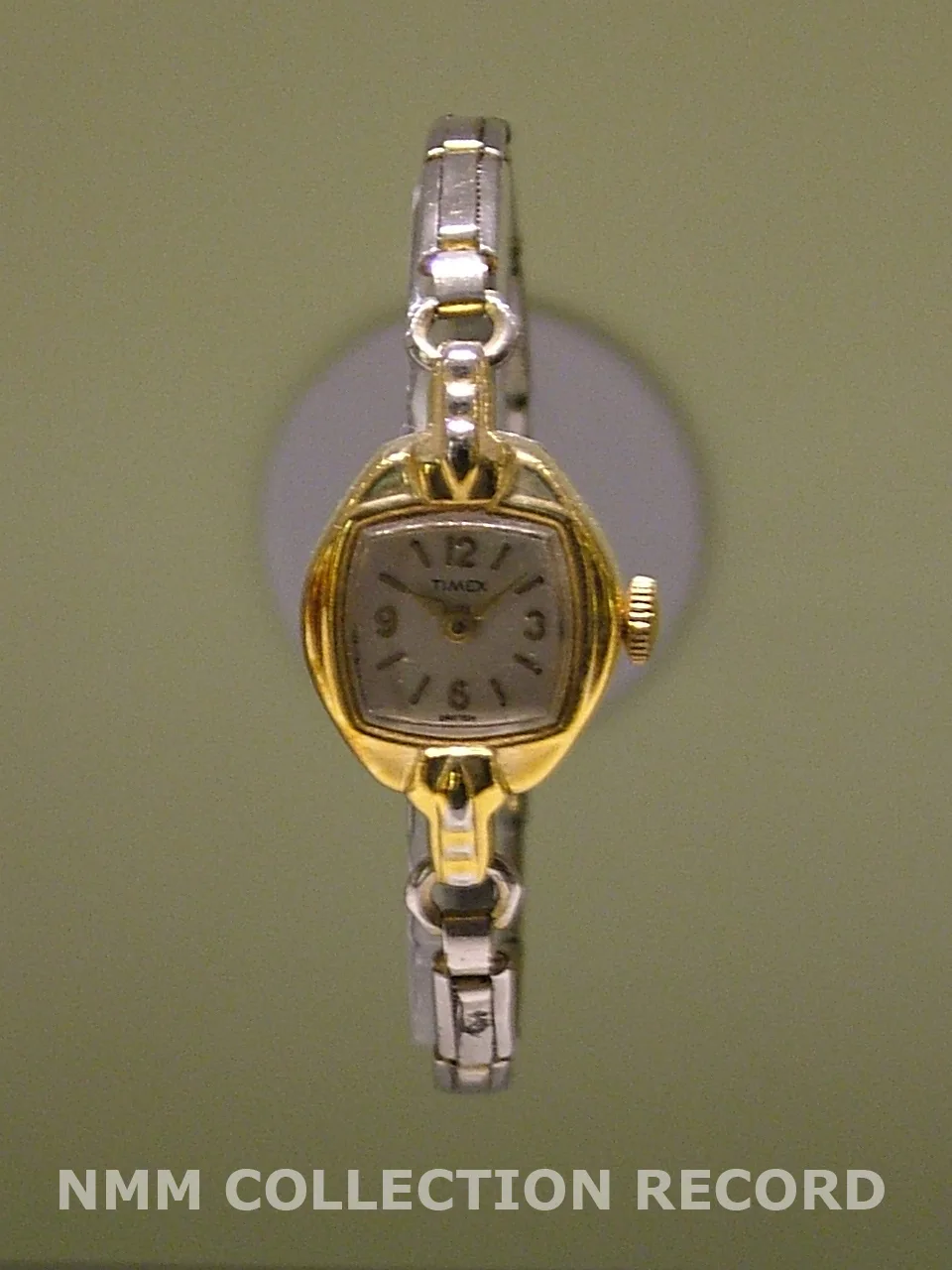 Lady's wristwatch — تصویر رکورد یوروپیانا
