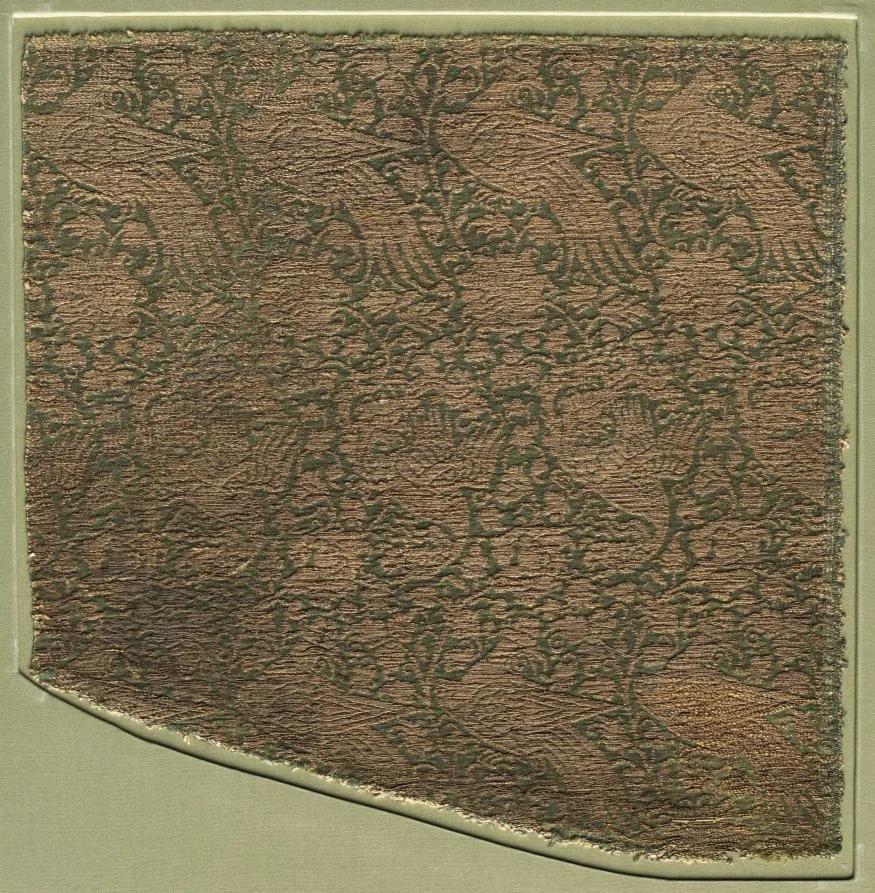Lampas with phoenixes amid undulating vines — تصویر رکورد موزهٔ هنر کلیولند (دسترسی آزاد)